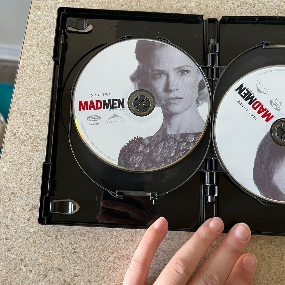 𝅺mad Men season four on DVD - Picture 4 of 7